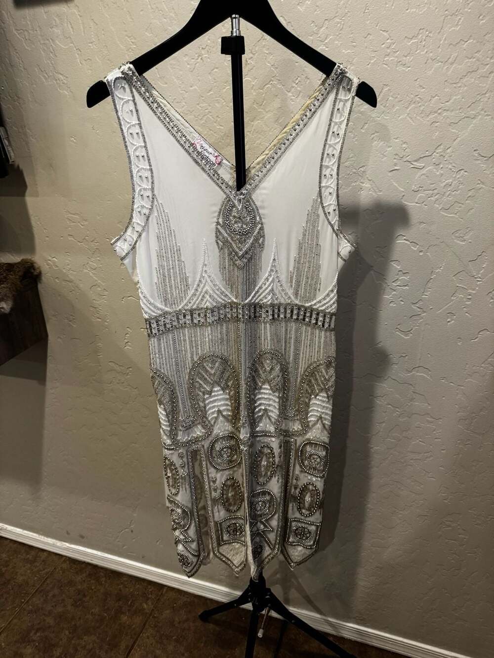 Unique Vintage 1920s Style White Hand-Beaded V-Neck Flapper Dress